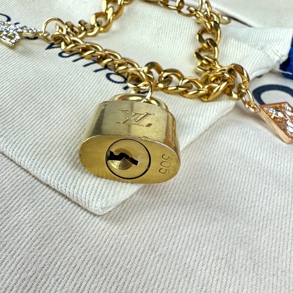 Louis Vuitton vintage lock bracelet with charms - Picture 2 of 4